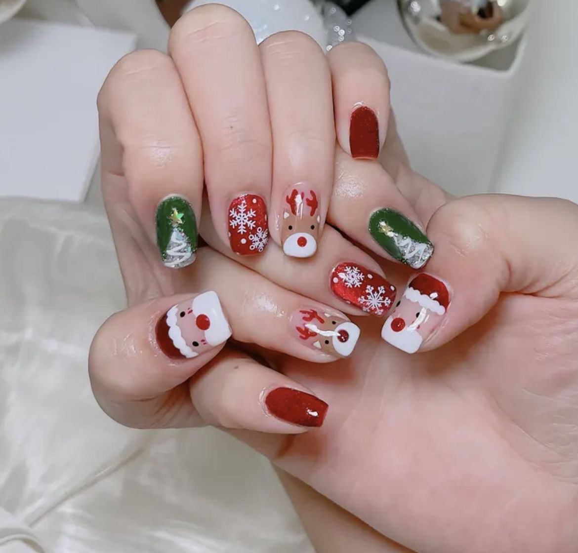 Nail Art Press On - Uñas Postizas Navideñas con Diseño de